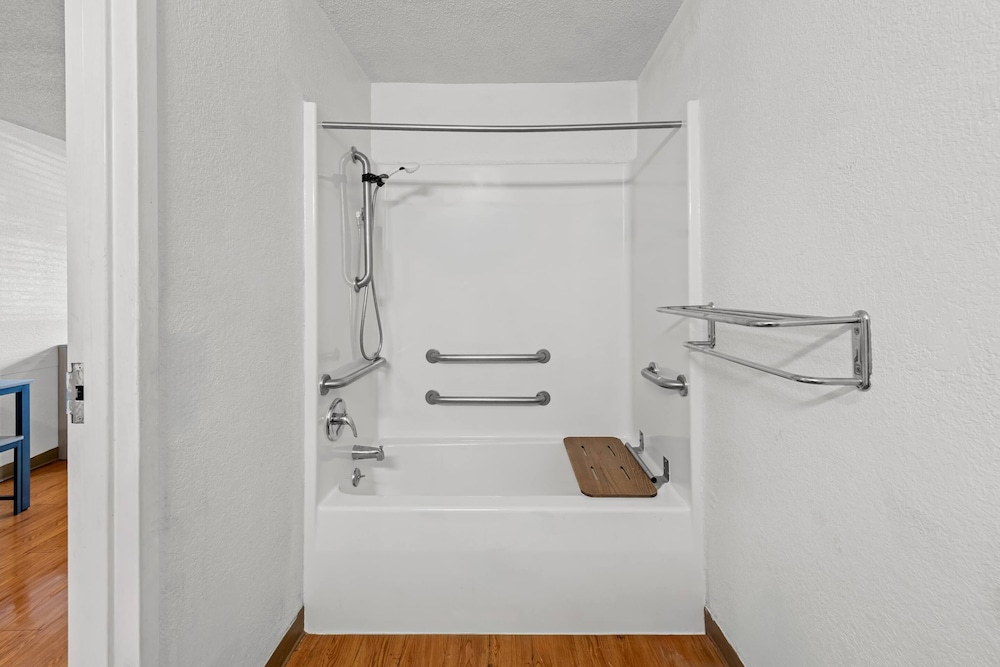 Birch Hill Suites Kansas City - Independence, Mo 23/24