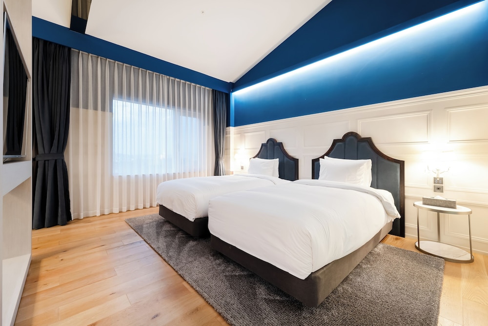 Boutique, Park, Superior, Twin Beds, 2 Futon Beds