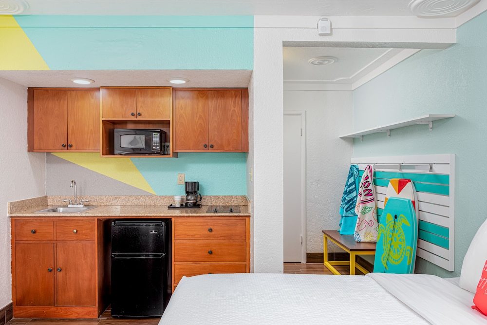 Beachside Hotel and Suites 22/43