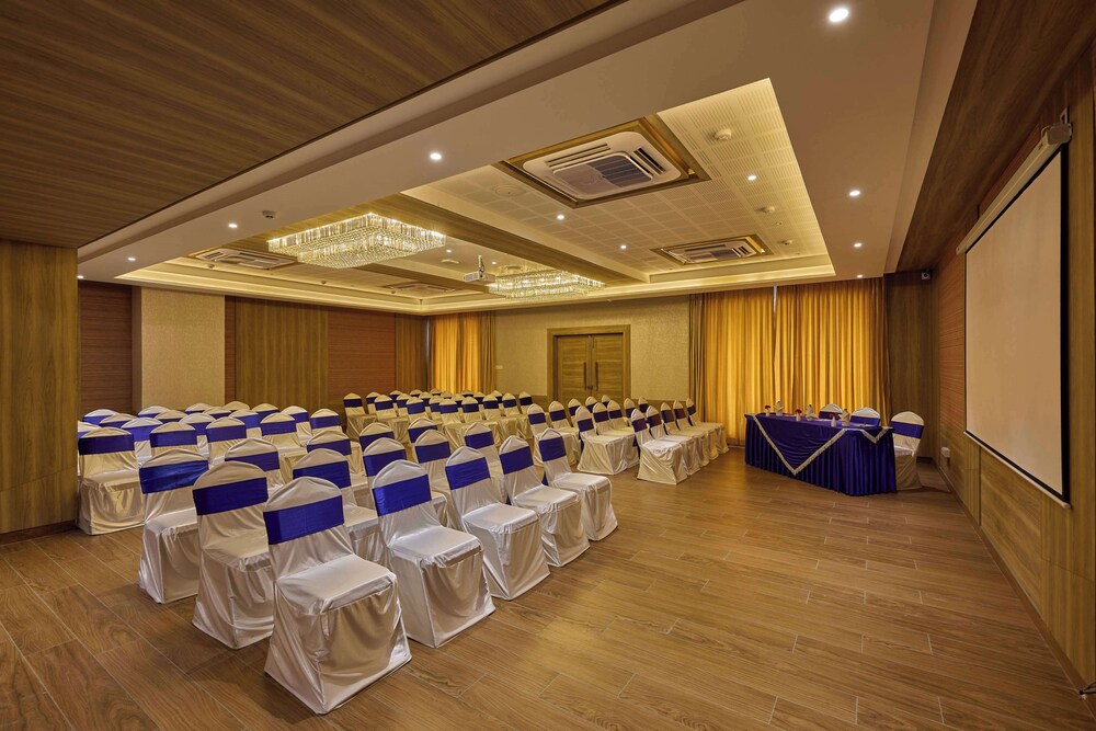 Grand Continent Hosur A Sarovar Portico Affiliate Hotel 23/47