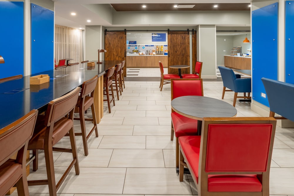 Holiday Inn Express Hotel And Suites Salisbury Delmar 48/68