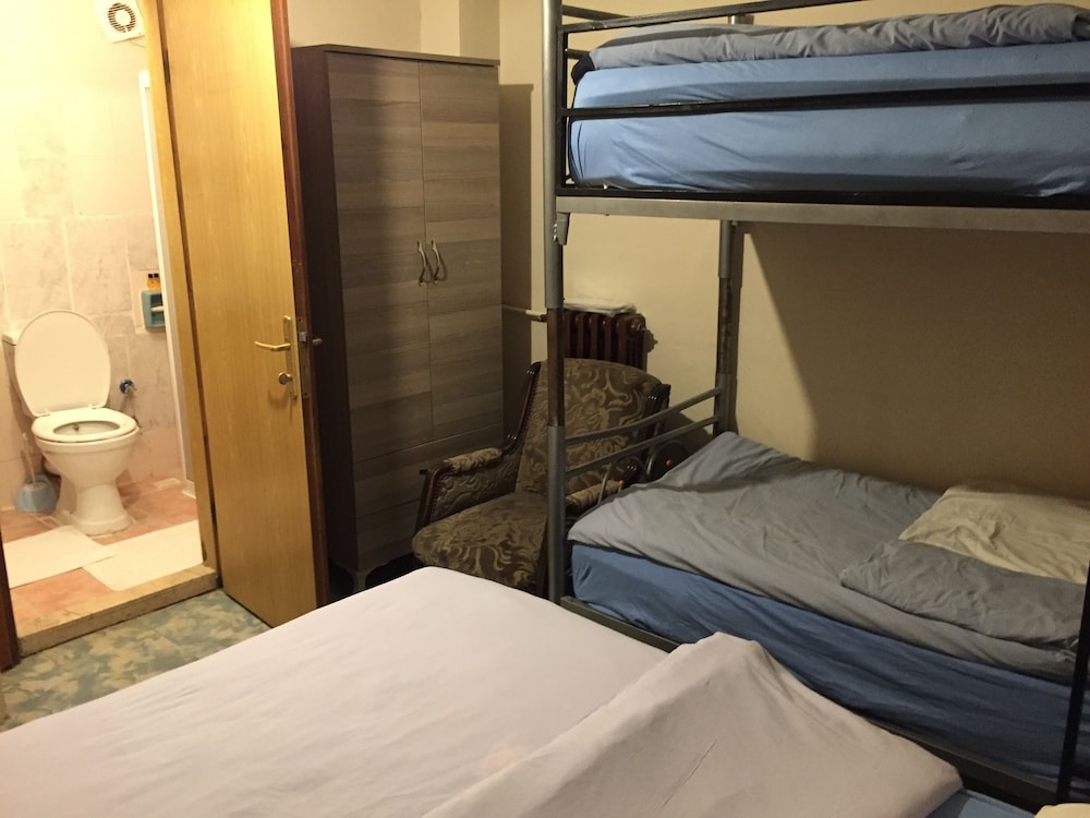 Istanbul Paris Hotel And Hostel 12/74