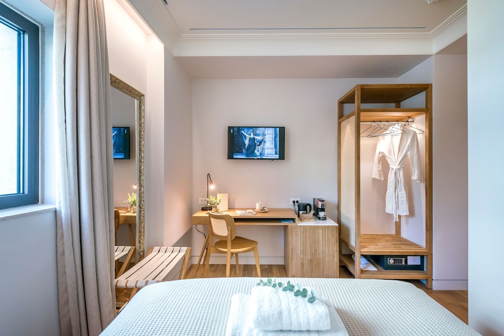 Petite, Double Bed