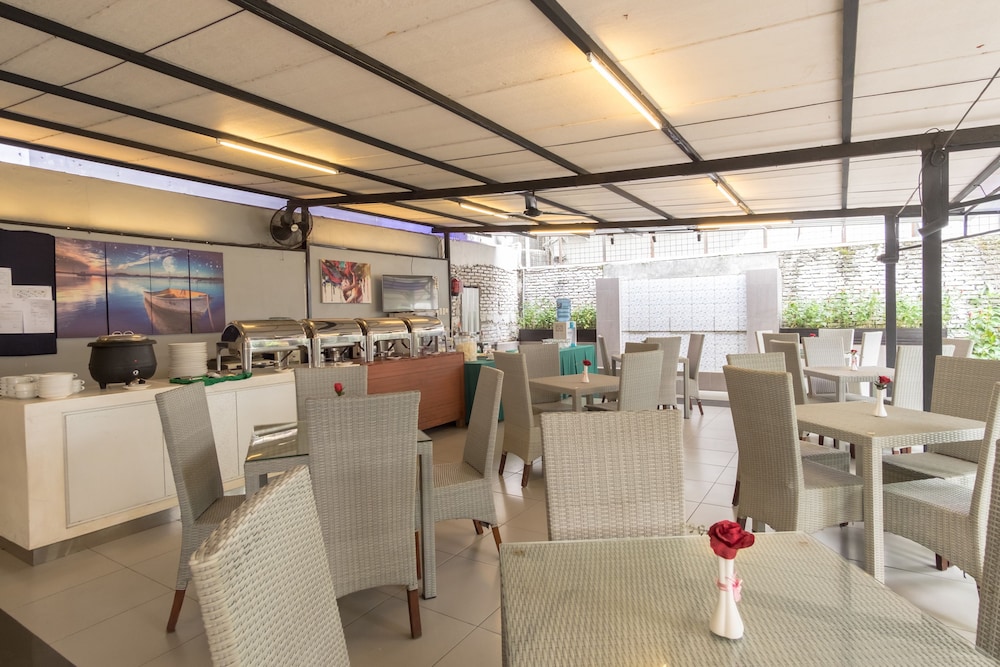 Oyo 319 Putra Mulia Hotel 26/32