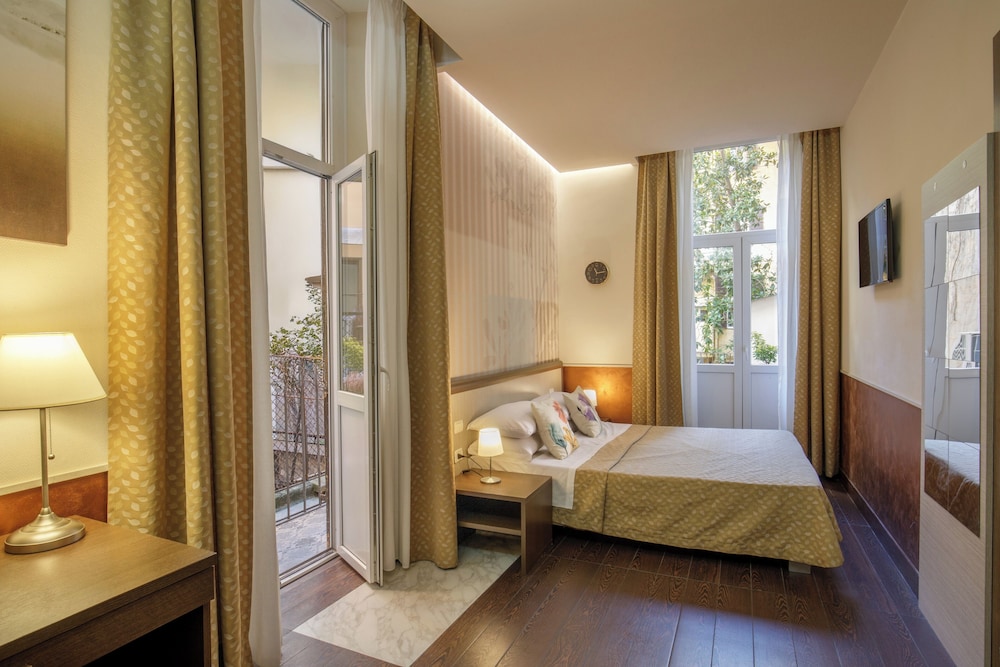 غرفة قياسية بسرير مزدوج أو سريرين منفصلين بشرفة، corso grand suite 3/7