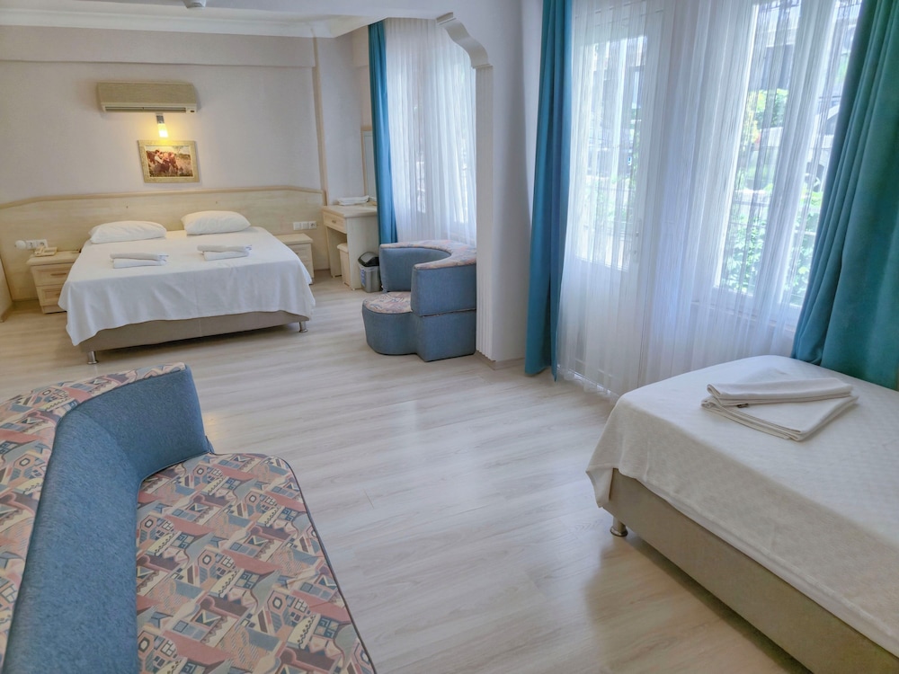 FAMILY SUITE