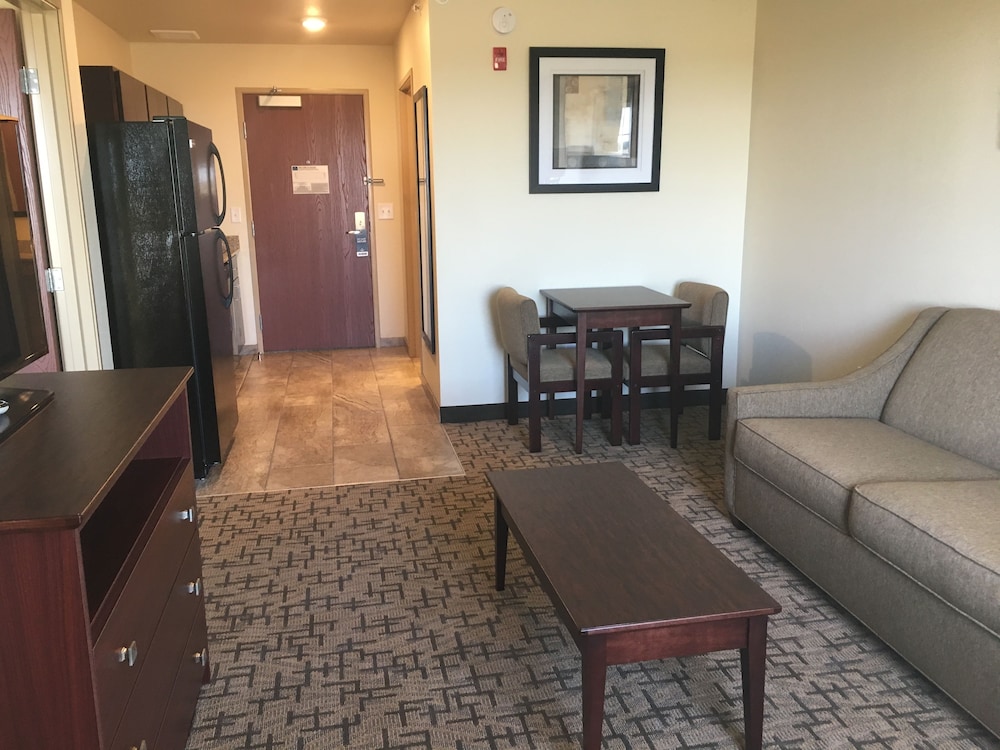 Cobblestone Hotel & Suites - Paxton 36/63