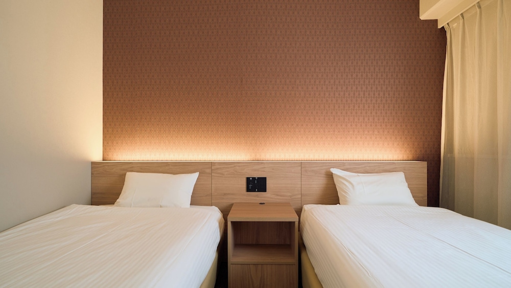 Renovated, Twin Beds, Smoking