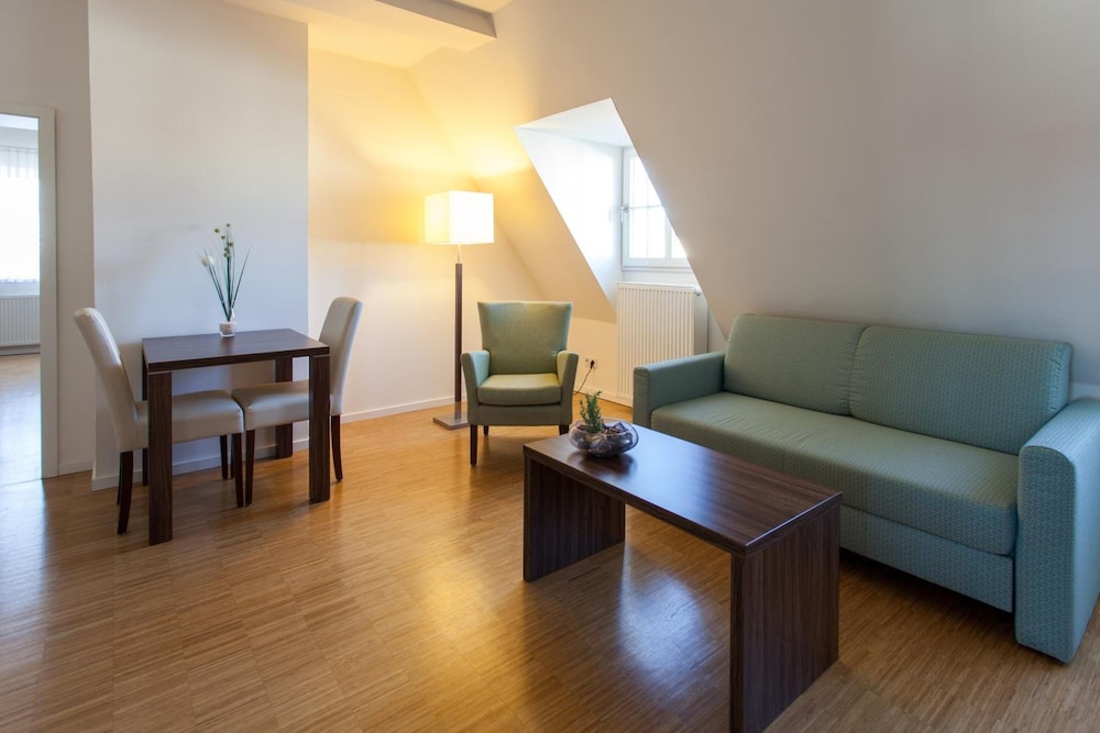Hotel Halber Mond 24/50