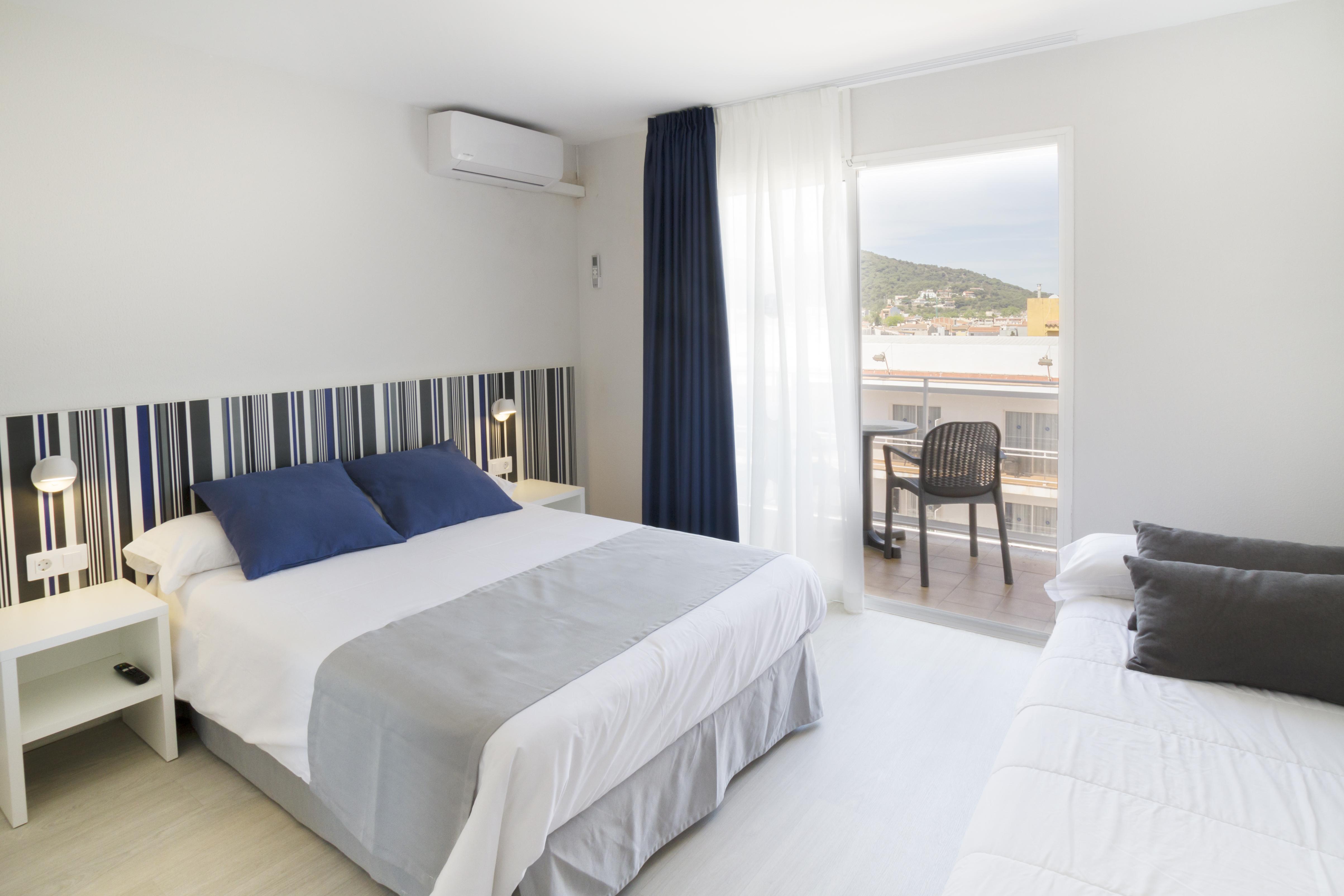 Standard, Double Bed, Pool View, Balcony or Terrace