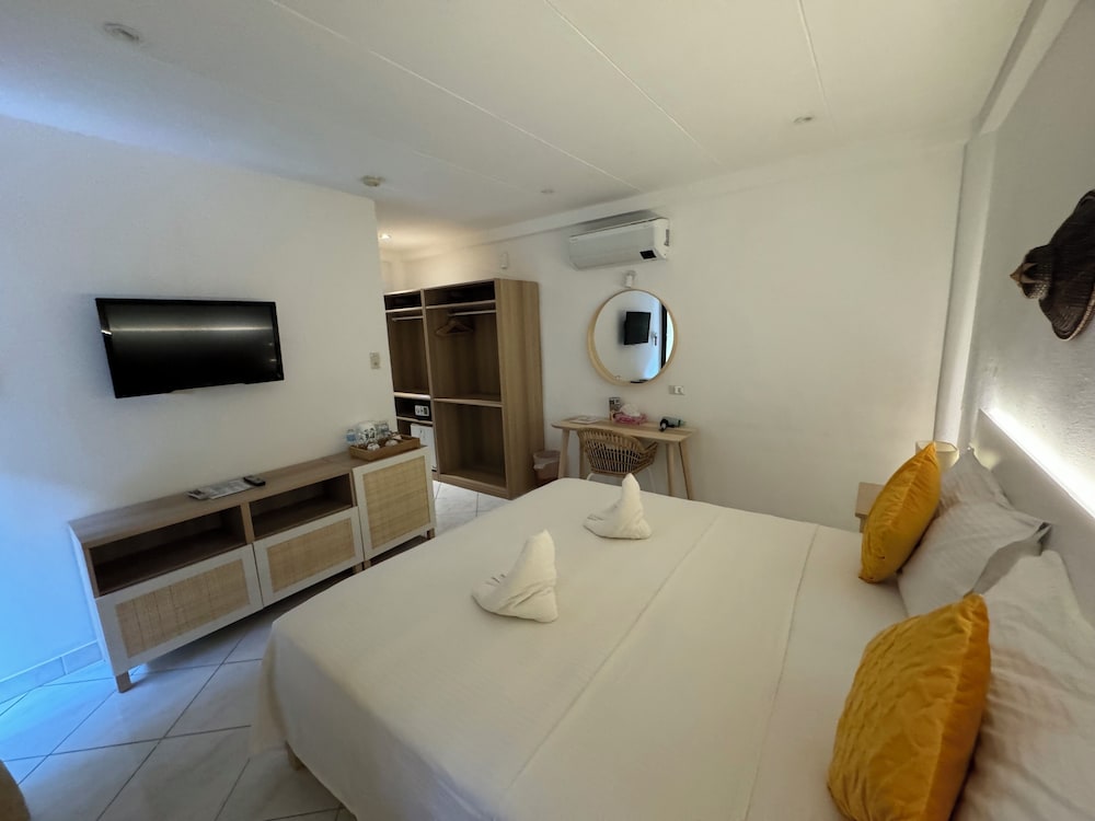 Alona Vida Beach Resort 24/64
