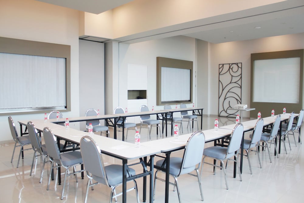 Pop! Hotel Kelapa Gading Jakarta 34/38