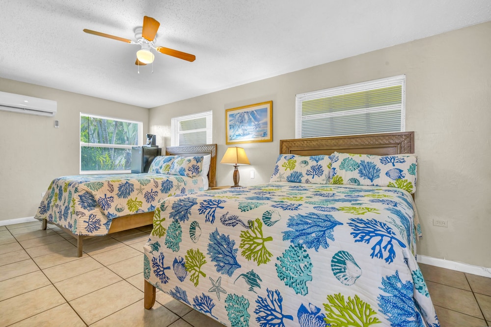 Island, 2 Queen Beds, Garden View