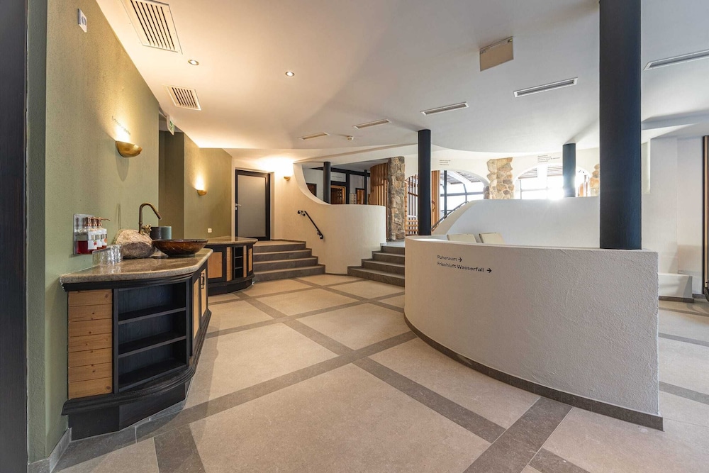 Neue Post Hotel 7/50