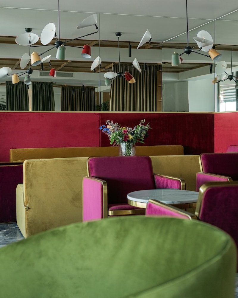 Castor and Pollux Hotel 42/69