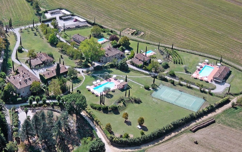 Monsignor Della Casa Country Resort 36/70