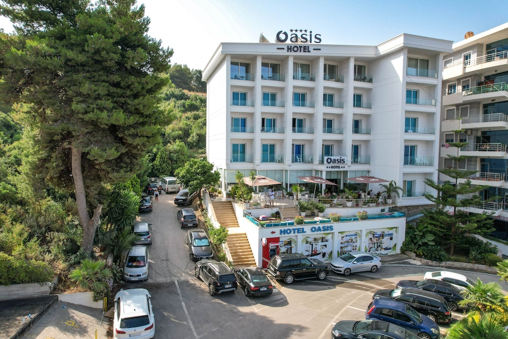 Hotel Oasis 39/50