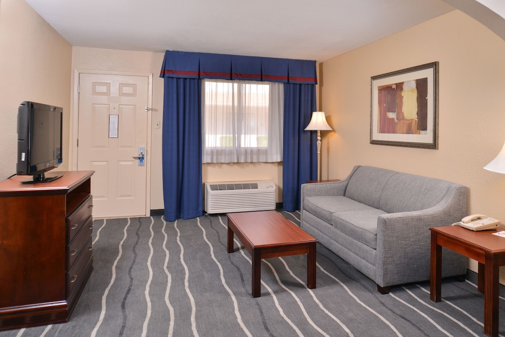 Red Roof Inn & Suites Irving - DFW Airport South 25/45