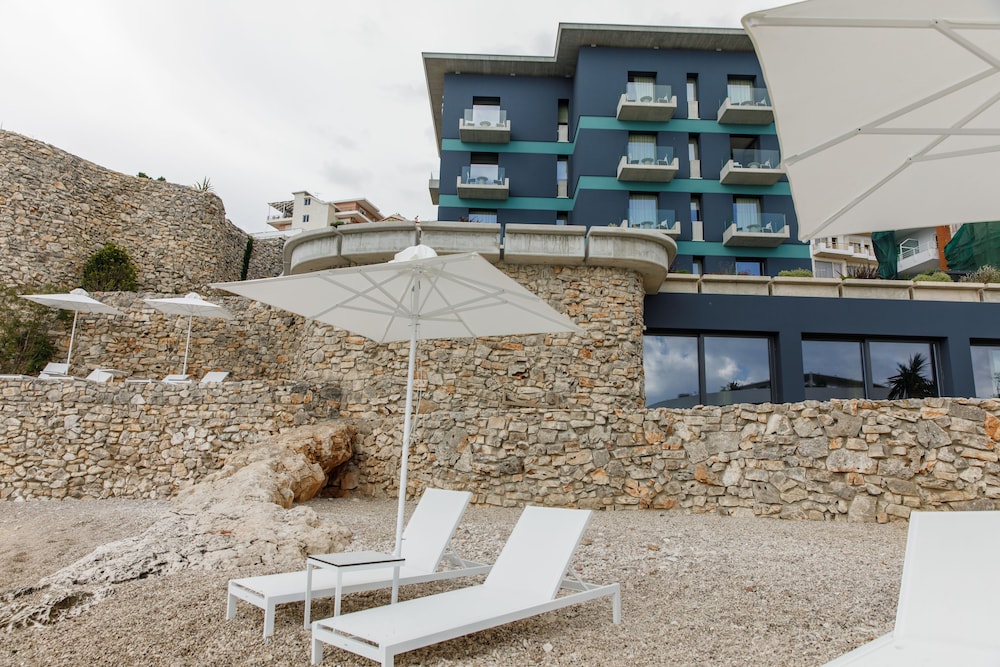 Buze Boutique Hotel in SARANDE