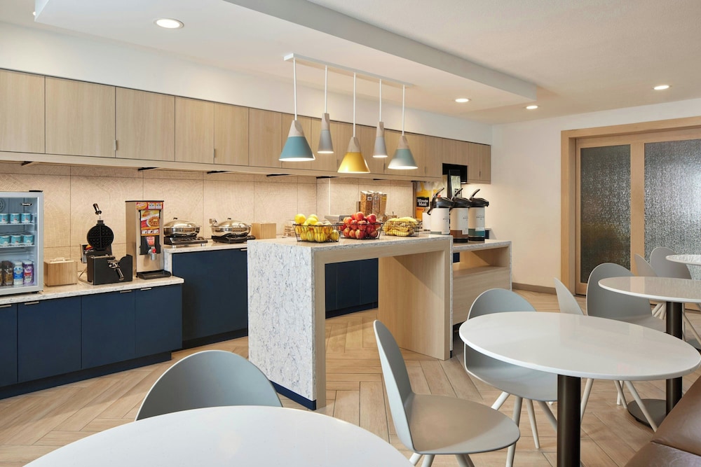 Towneplace Suites Marriott Dulles Airport 24/39