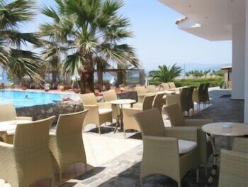 Oasis Hotel 16/30