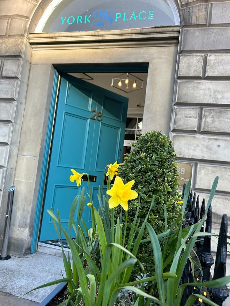 28 York Place 6/56