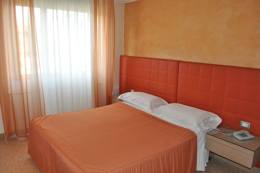IGEA HOTEL 2/50