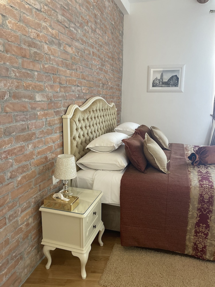 Priska Heritage Rooms 31/50