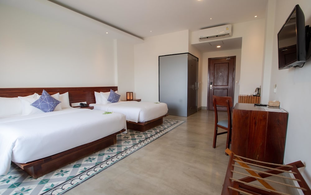 Plus, Deluxe, Family, 1 Double and 1 Single Bed, Queen Bed