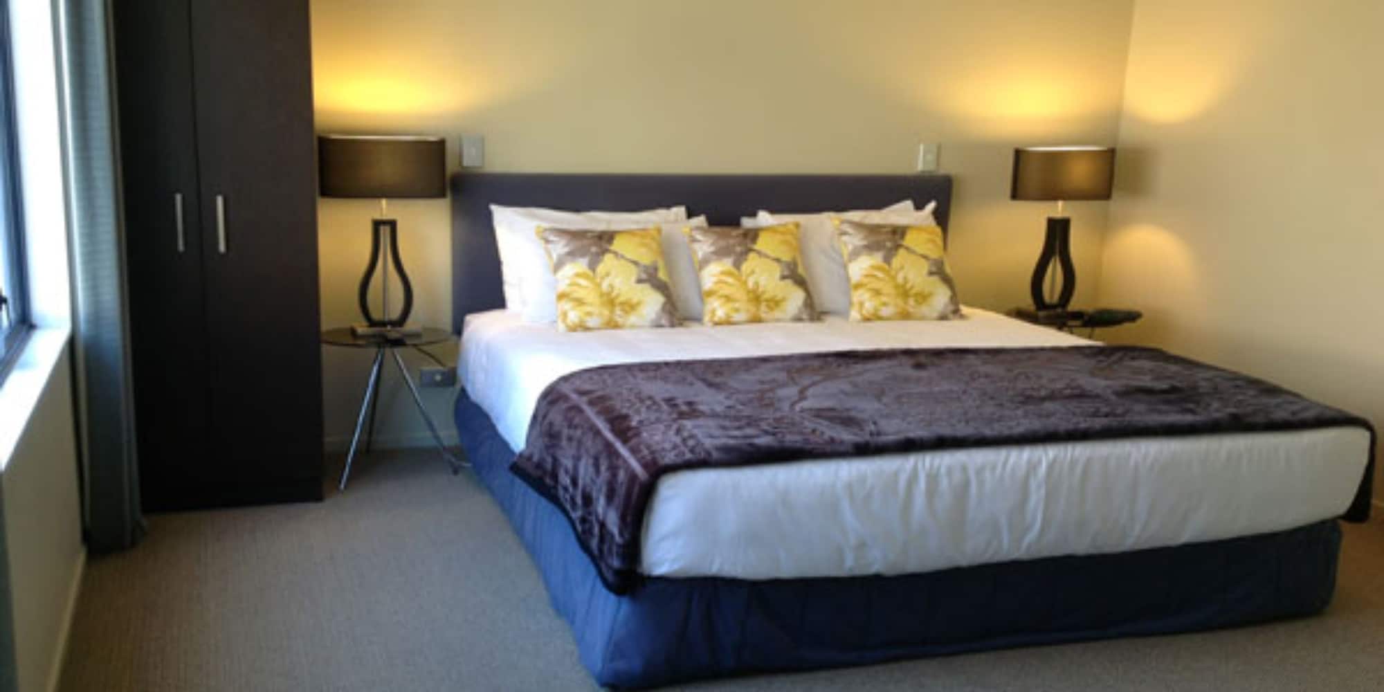 1 BEDROOM, SUITE