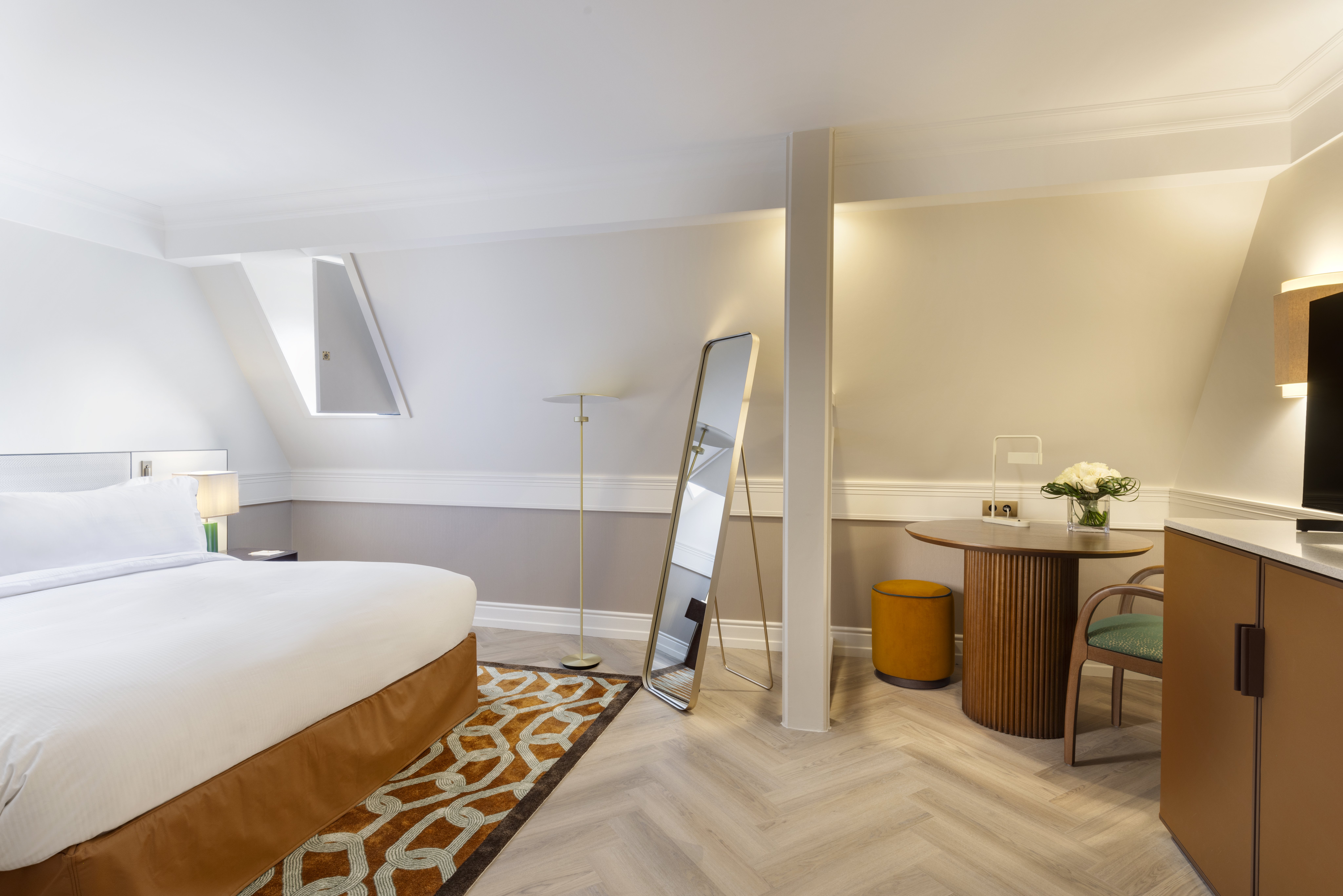 Cozy, Queen Bed