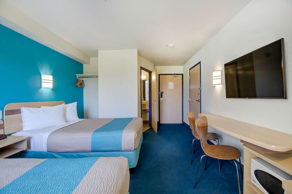 Motel6 Grande Prairie, AB 36/65