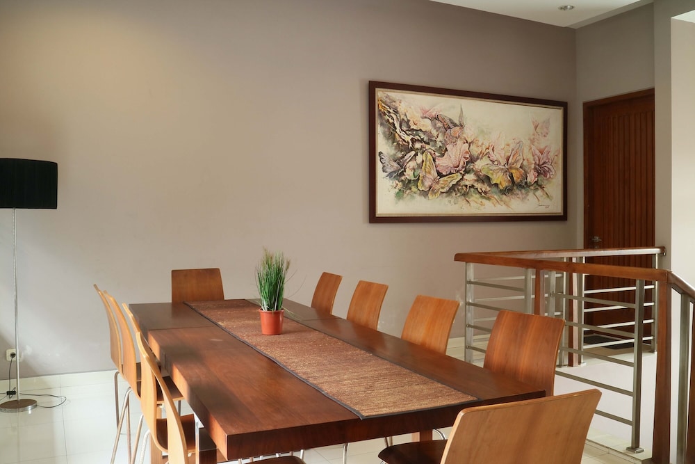 Rumah Teteh - Plemburan 30/32