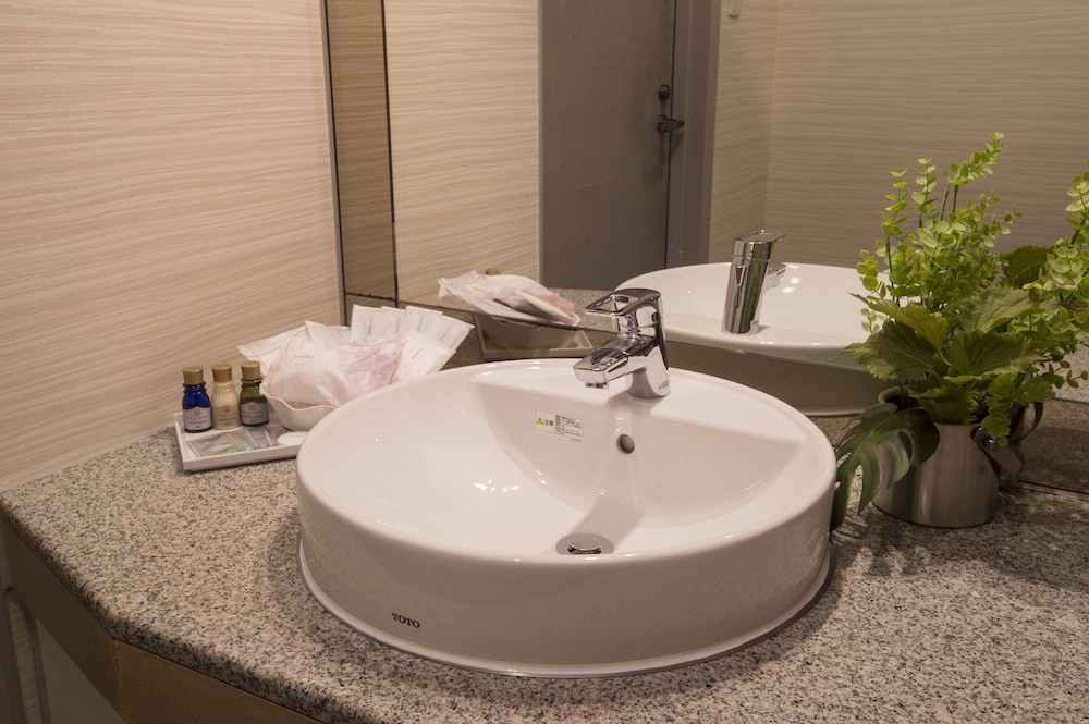Reftel Osaka Airport Hotel 43/55