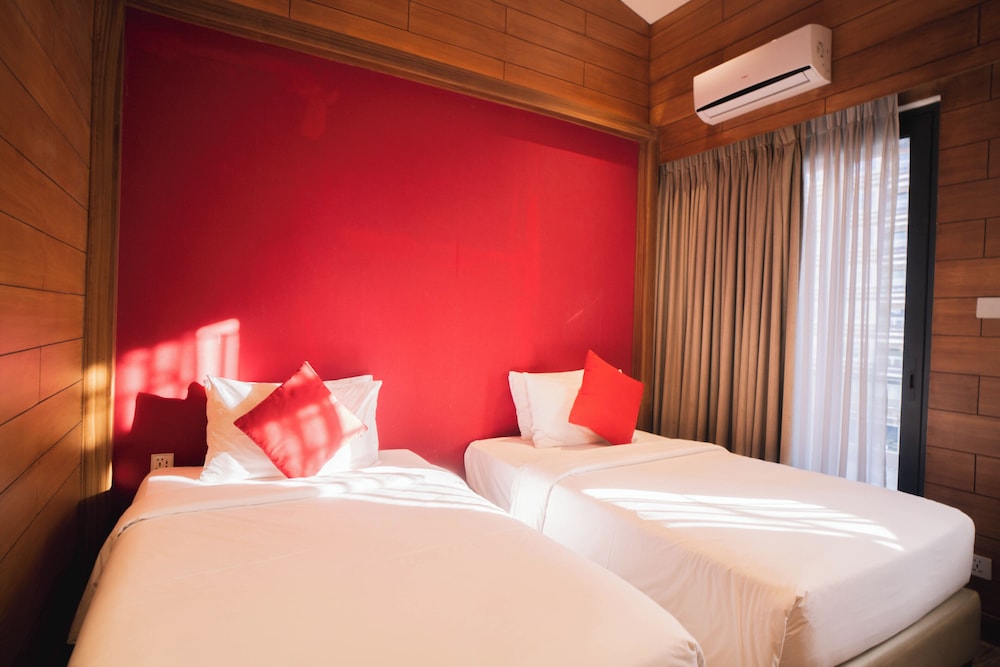Rose, Loft, 1 Queen and 2 Double Beds