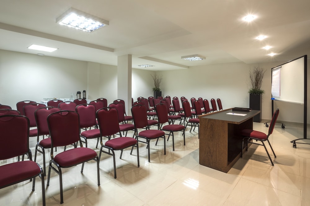 Sia Park Executive Hotel 41/44