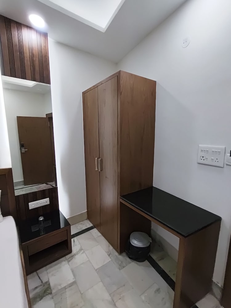 Muskan Hotel 43/48