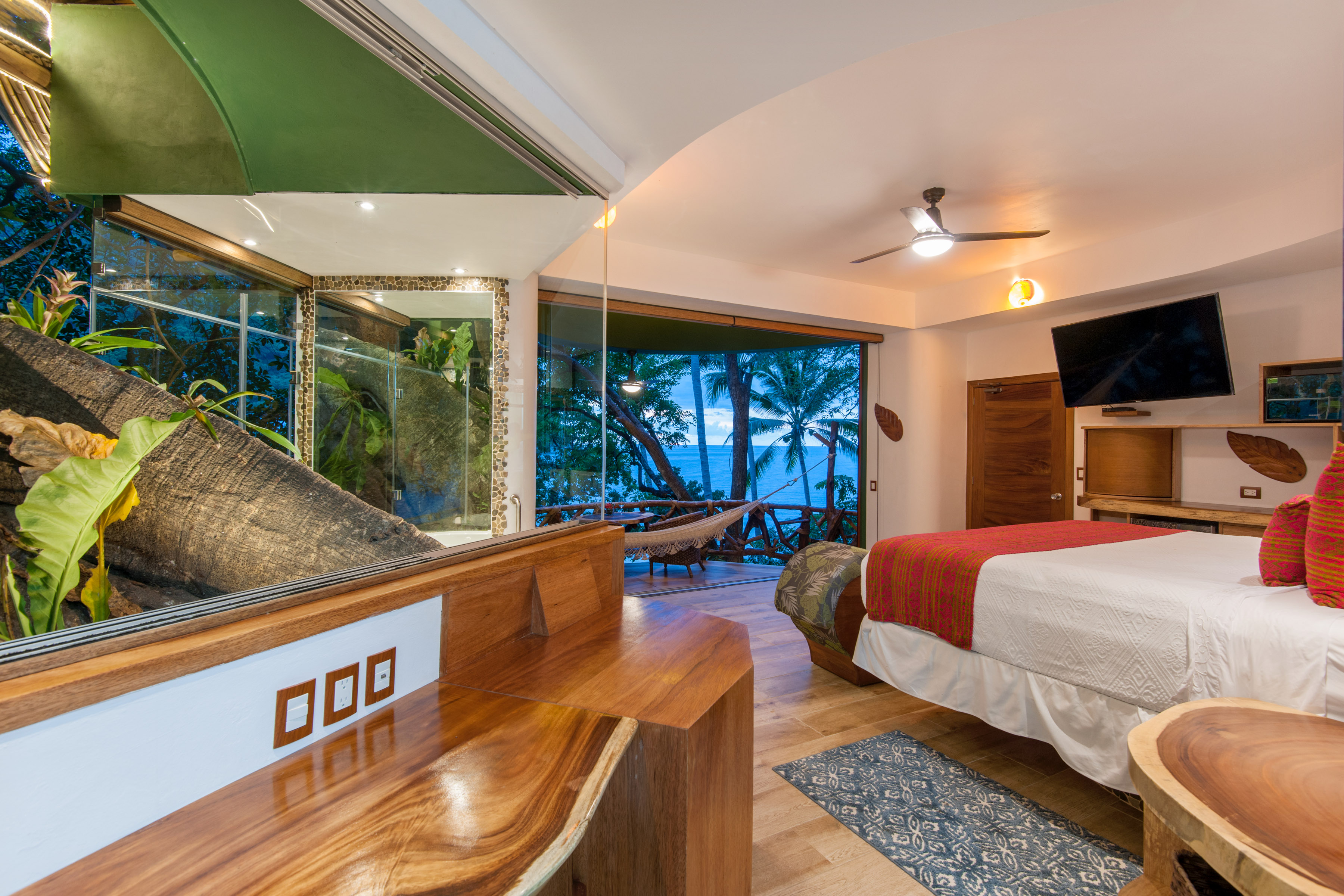 Love Nest, Jungle, Suite