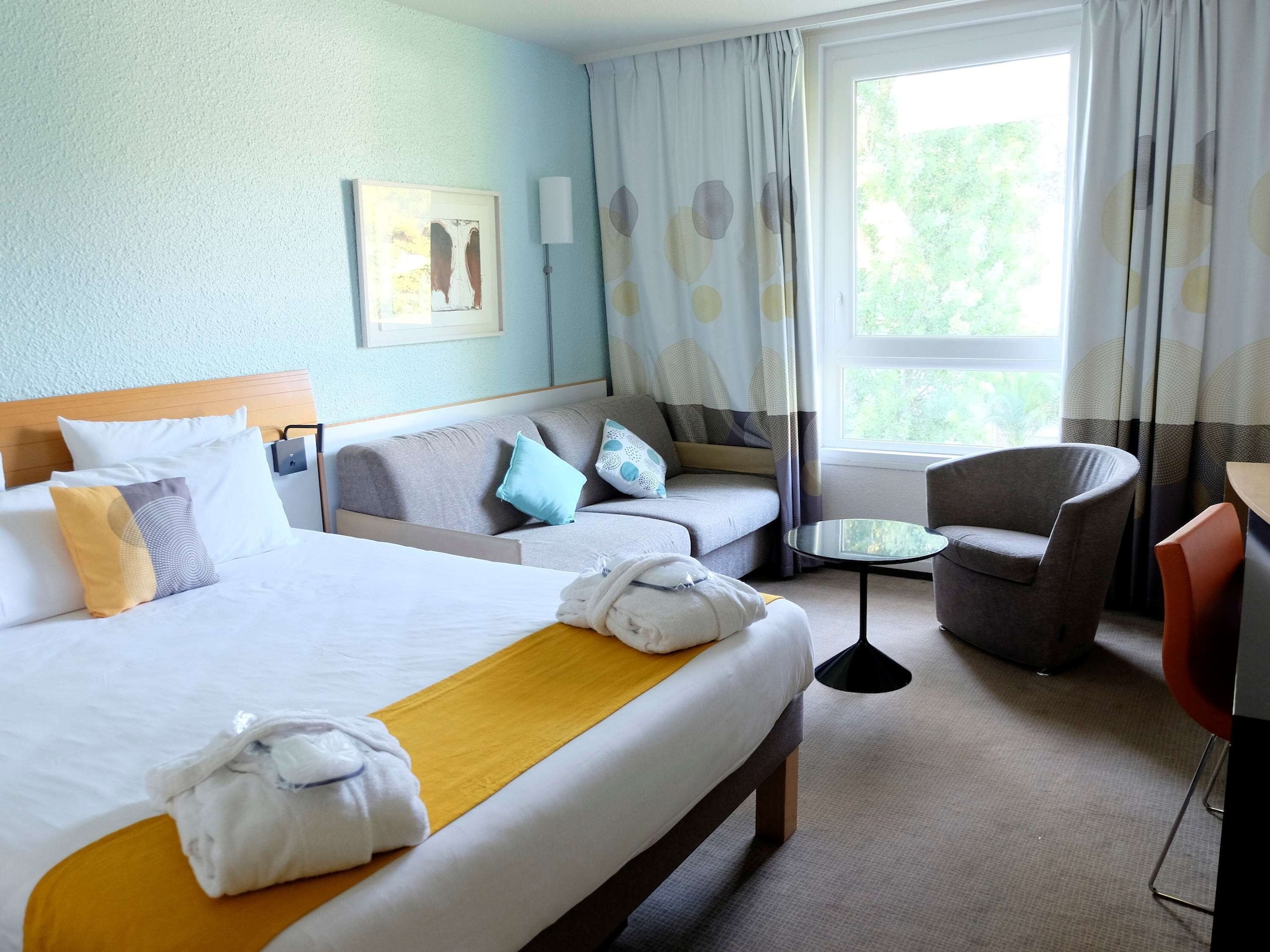 غرفة كلاسيكية بسرير مزدوج مع أريكة، Novotel Marseille Est 3/10