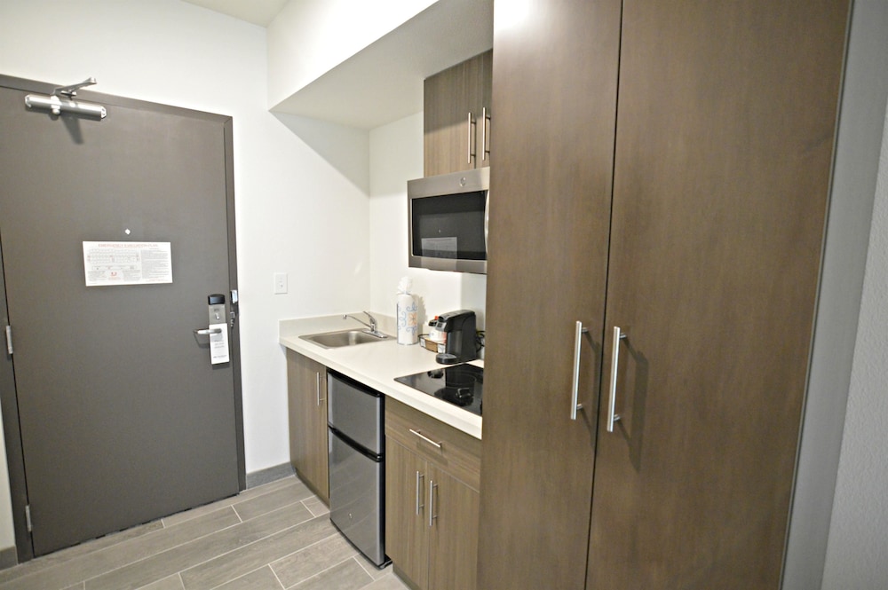 Wingate by Wyndham Austin North 7/32