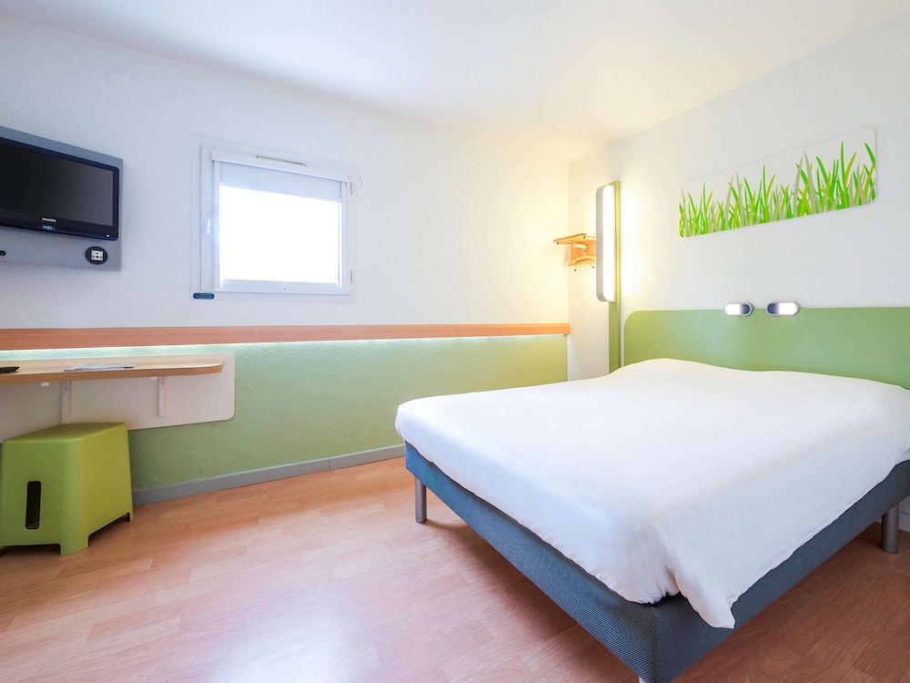 Ibis Budget Pau Est 35/71