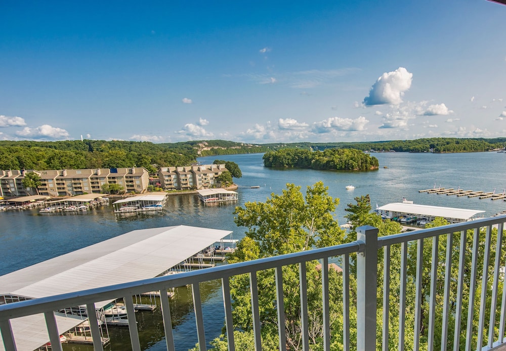 Margaritaville Lake Resort Lake of the Ozarks 42/62