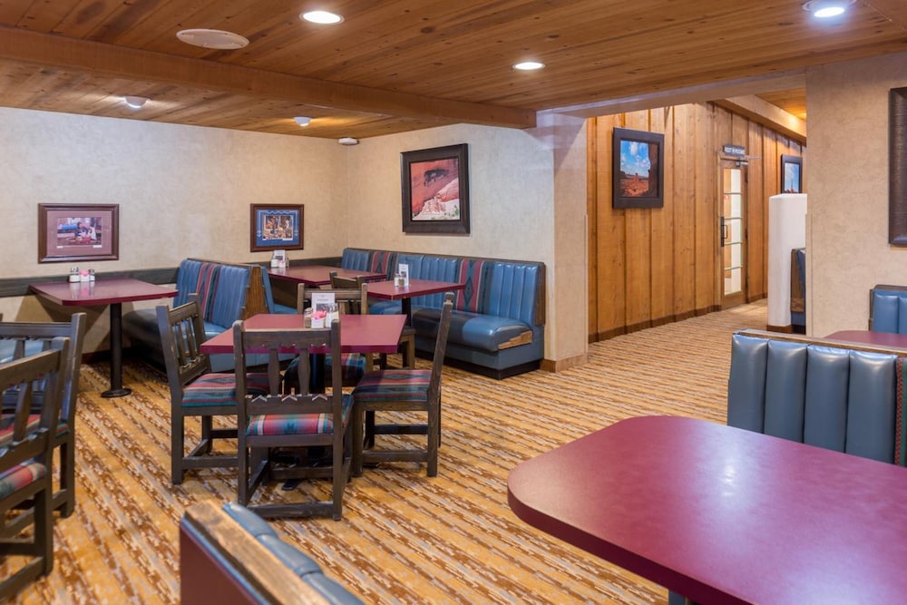 Thunderbird Lodge 31/48
