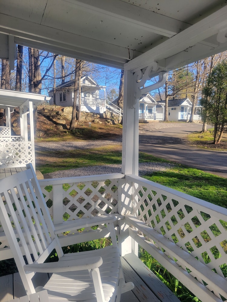 2 River Road Inn & Cottages 8/50