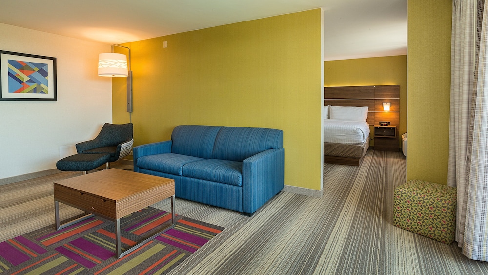 Holiday Inn Express Fullerton Anaheim 33/46