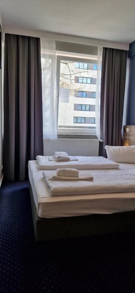 Hotel Mercedes Hamburg 20/48