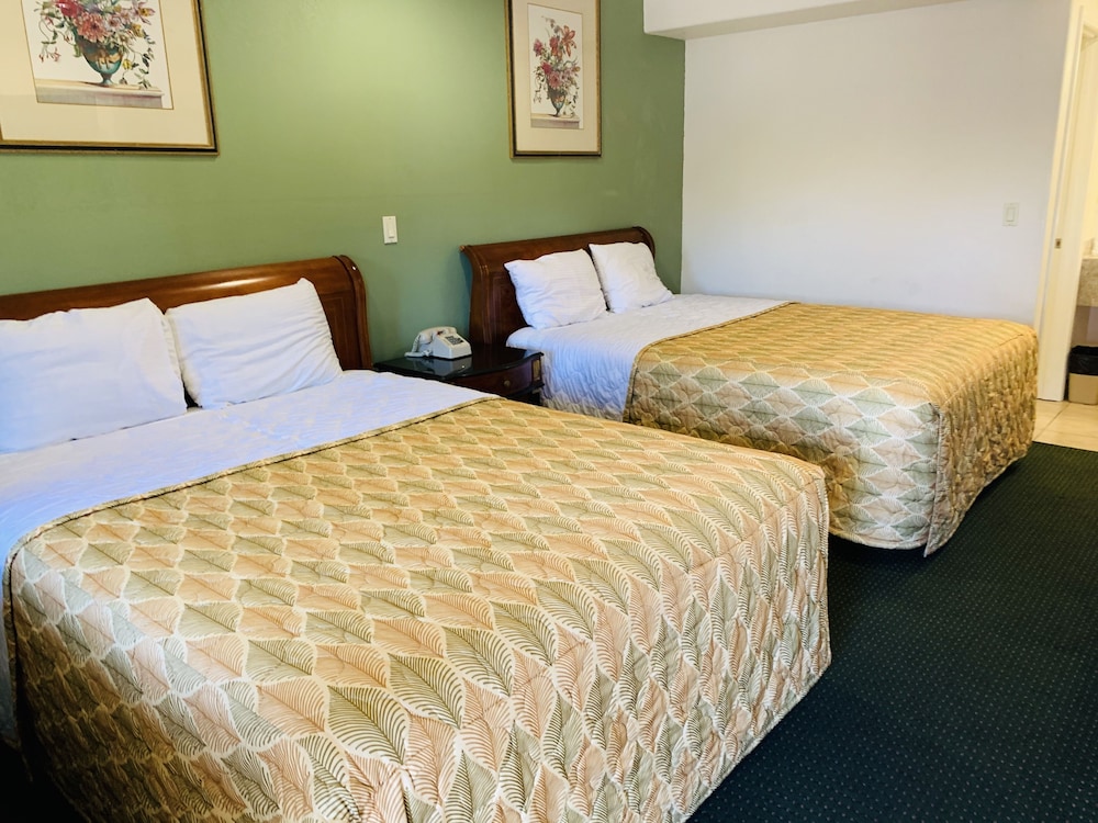 Monterey Oceanside Inn 18/43