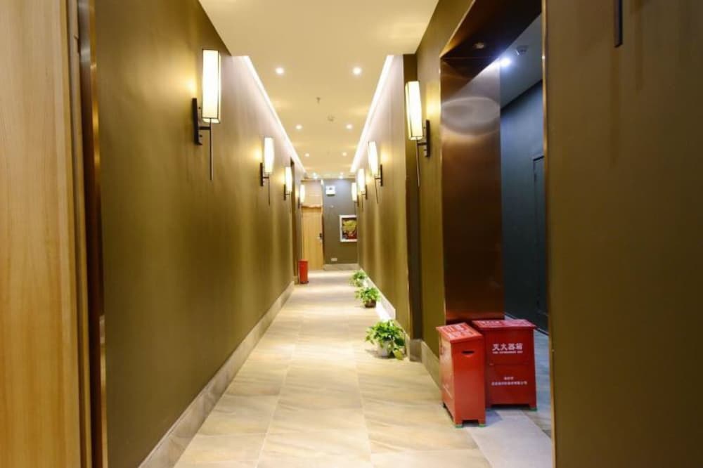 Shenzhen Port Apartment 12/17