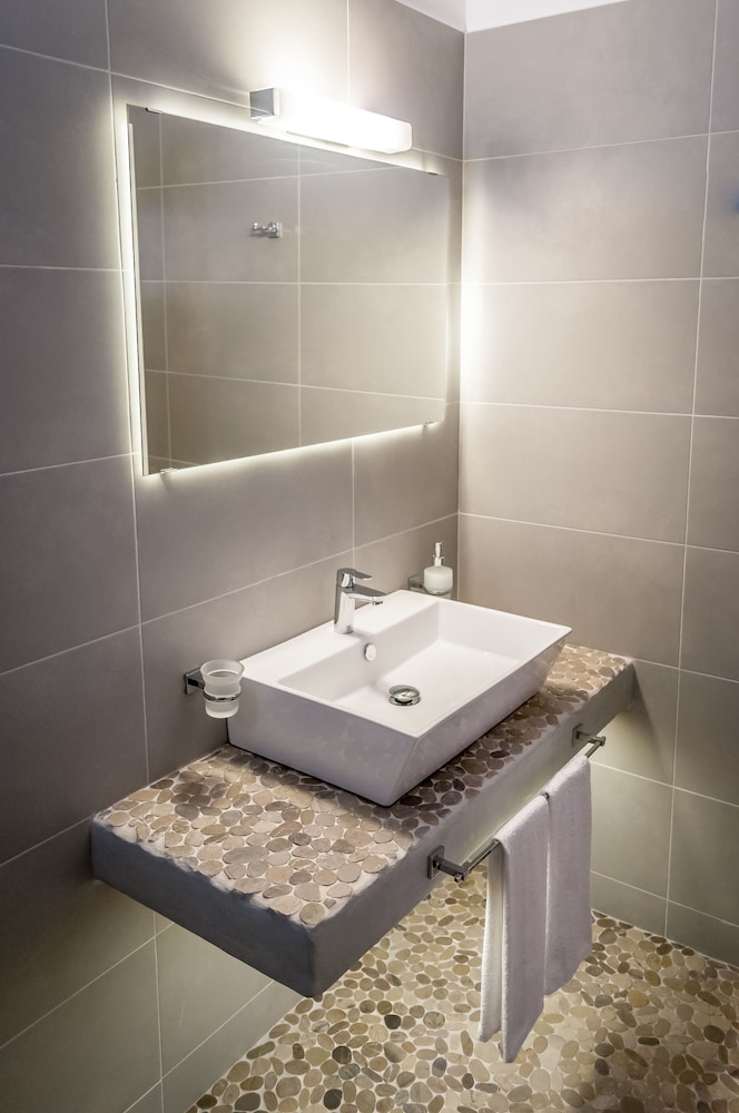 Milos Bay Suites 46/50