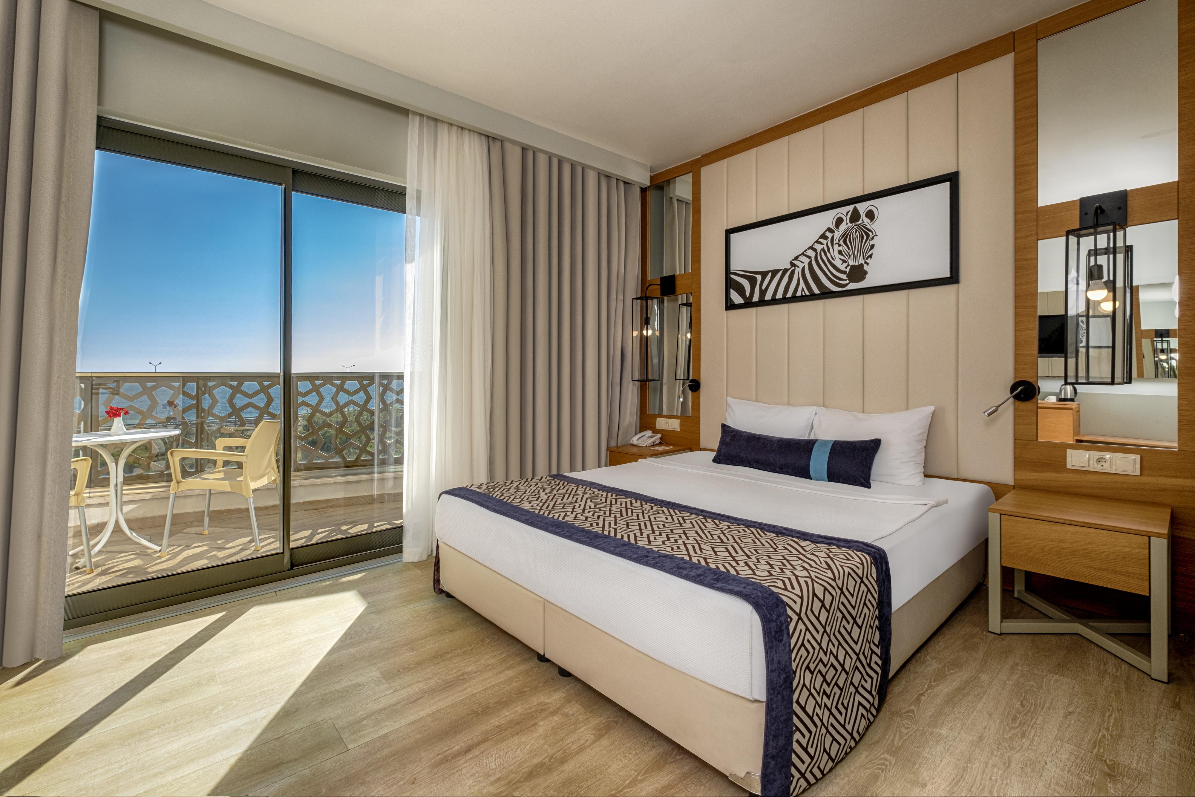 Standard, Double Bed, Side Sea View